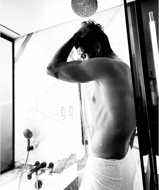 GNTM:Ο Γιώργος Καράβας ανέβασε φωτογραφία μέσα στο μπάνιο και παράλυσε το instagram