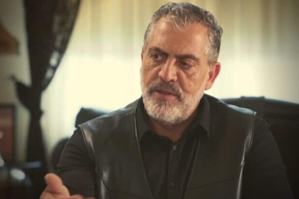 Η Γη της Ελιάς: Άγρια επίθεση του Δημοσθένη στον Ισίδωρο