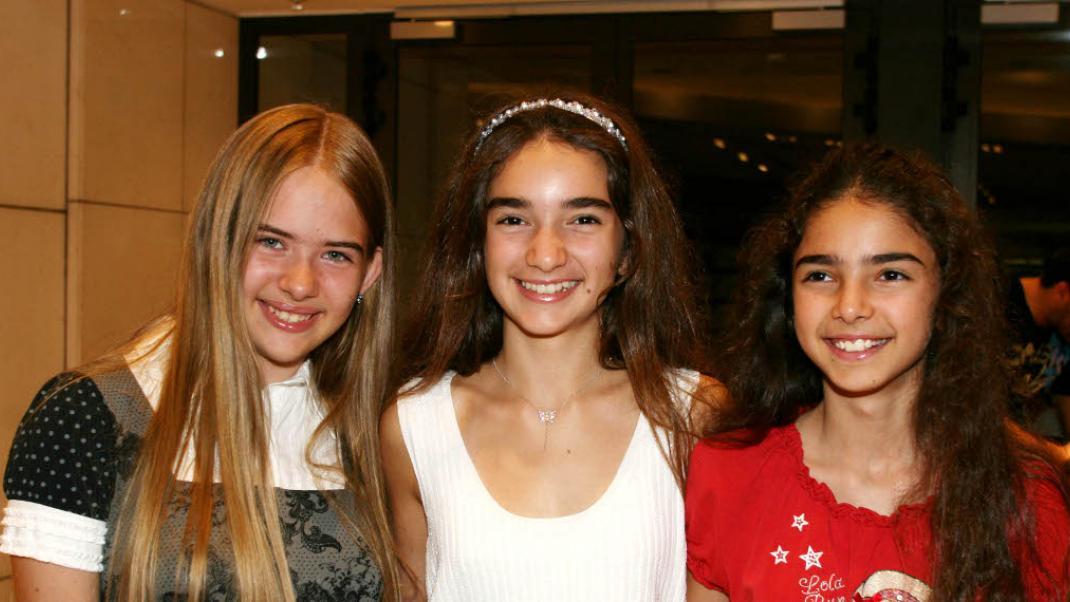 Η Γη της ελιάς : Η Βασιλική με την αδερφή της μοιάζουν σαν δυο σταγόνες νερό