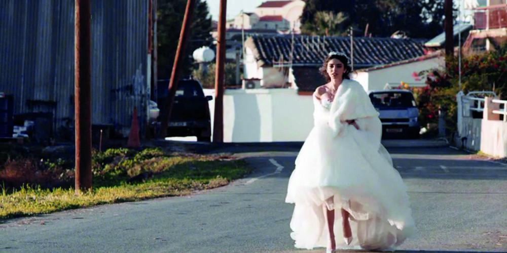 Η Γη της ελιάς : Η Βασιλική με την αδερφή της μοιάζουν σαν δυο σταγόνες νερό