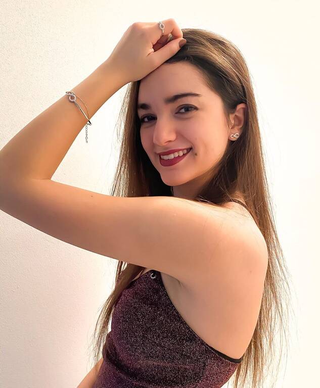 Η Γη της ελιάς : Η Βασιλική με την αδερφή της μοιάζουν σαν δυο σταγόνες νερό