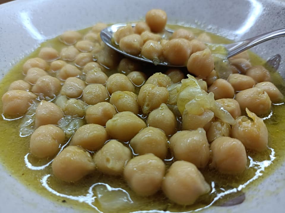 ρεβίθια-με-λάχανο-λεμονάτα-συνταγή-