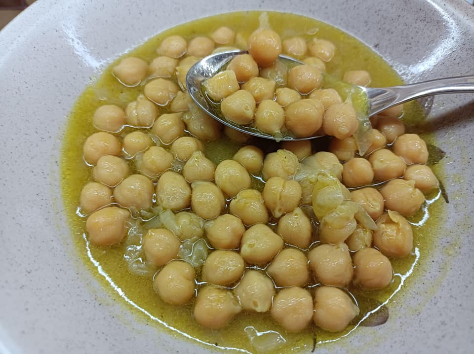 ρεβίθια-με-λάχανο-λεμονάτα-συνταγή-