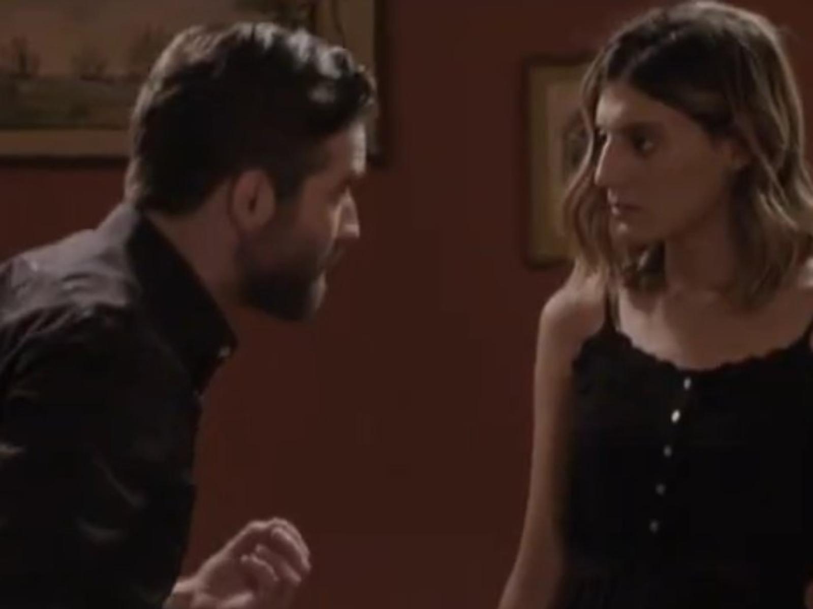 Σασμός: Ο Σταύρος γίνεται πιεστικός