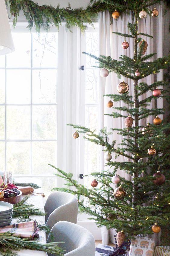 minimal χριστουγεννιάτικο δέντρο-τάσεις-Χριστούγεννα 2022-ιδέες- minimal χριστουγεννιάτικο δέντρο-τάσεις-Χριστούγεννα 2022-ιδέες-