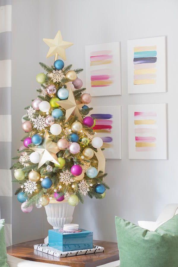 παστέλ χρώματα-στο-χριστουγεννιάτικο δέντρο-τάσεις-Χριστούγεννα 2022-ιδέες-