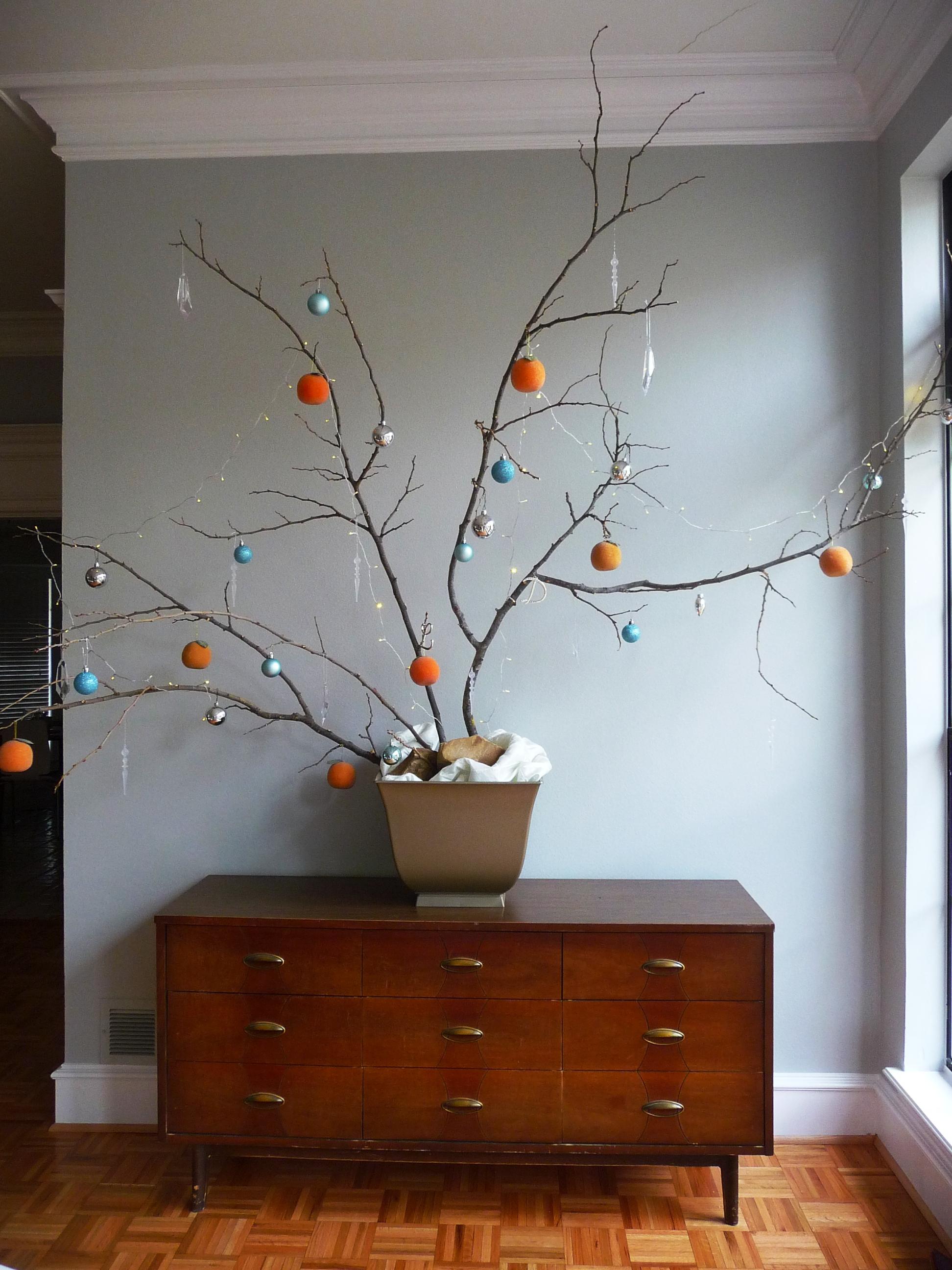 minimal χριστουγεννιάτικο δέντρο-τάσεις-Χριστούγεννα 2022-ιδέες- minimal χριστουγεννιάτικο δέντρο-τάσεις-Χριστούγεννα 2022-ιδέες-