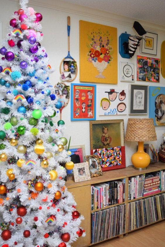 πολύχρωμο χριστουγεννιάτικο δέντρο-τάσεις-Χριστούγεννα 2022-ιδέες- πολύχρωμο χριστουγεννιάτικο δέντρο-τάσεις-Χριστούγεννα 2022-ιδέες-