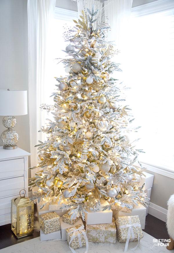 λευκό-χρυσό-και-ασημί-χριστουγεννιάτικο δέντρο-τάσεις-Χριστούγεννα 2022-ιδέες-