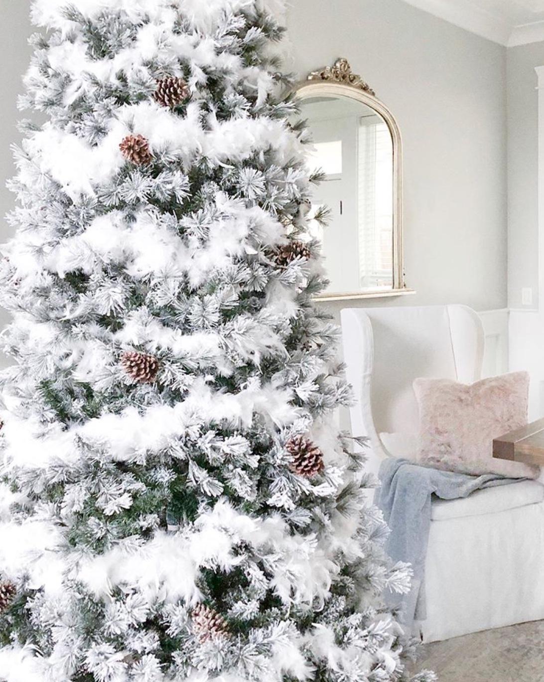 λευκό-χρυσό-και-ασημί-χριστουγεννιάτικο δέντρο-τάσεις-Χριστούγεννα 2022-ιδέες- λευκό-χρυσό-και-ασημί-χριστουγεννιάτικο δέντρο-τάσεις-Χριστούγεννα 2022-ιδέες-