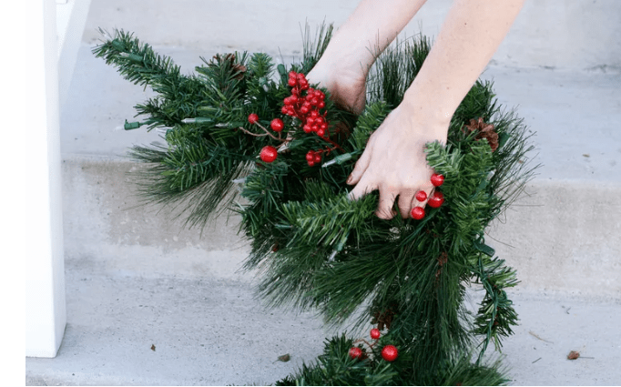 Πως να καθαρίσετε το Χριστουγεννιάτικο δέντρο, τα στολίδια και τις διακοσμήσεις σας