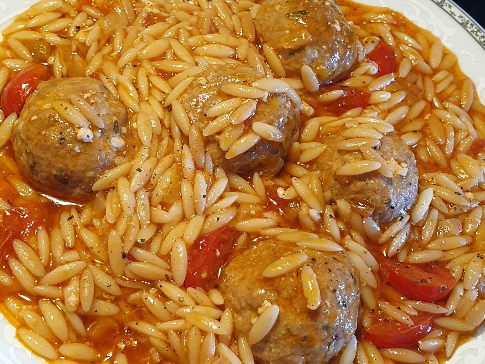 κριθαράκια-με-κοκκινιστά κεφτεδάκια-συνταγή- κριθαράκια-με-κοκκινιστά κεφτεδάκια-συνταγή-