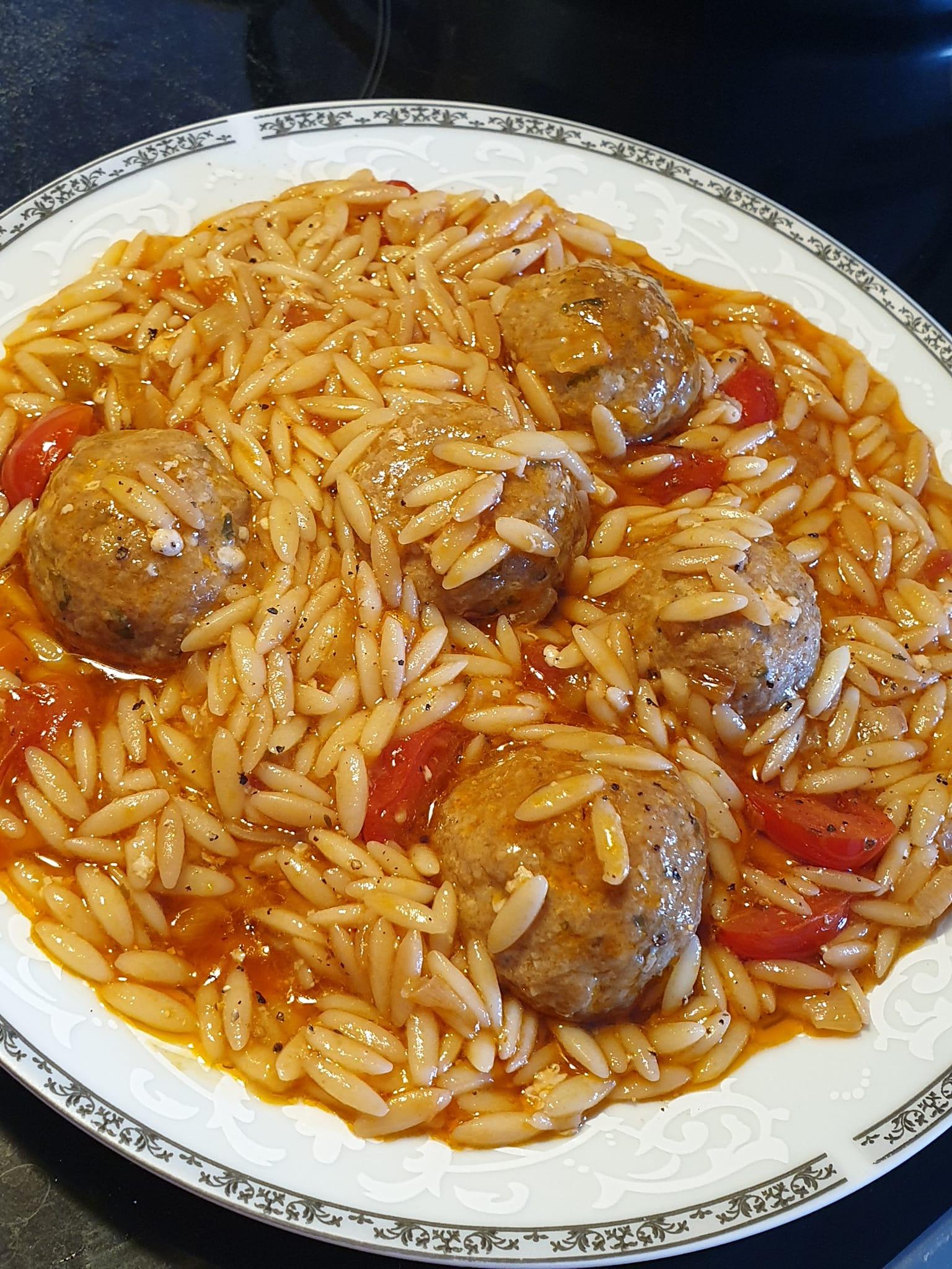 κριθαράκια-με-κοκκινιστά κεφτεδάκια-συνταγή- κριθαράκια-με-κοκκινιστά κεφτεδάκια-συνταγή-