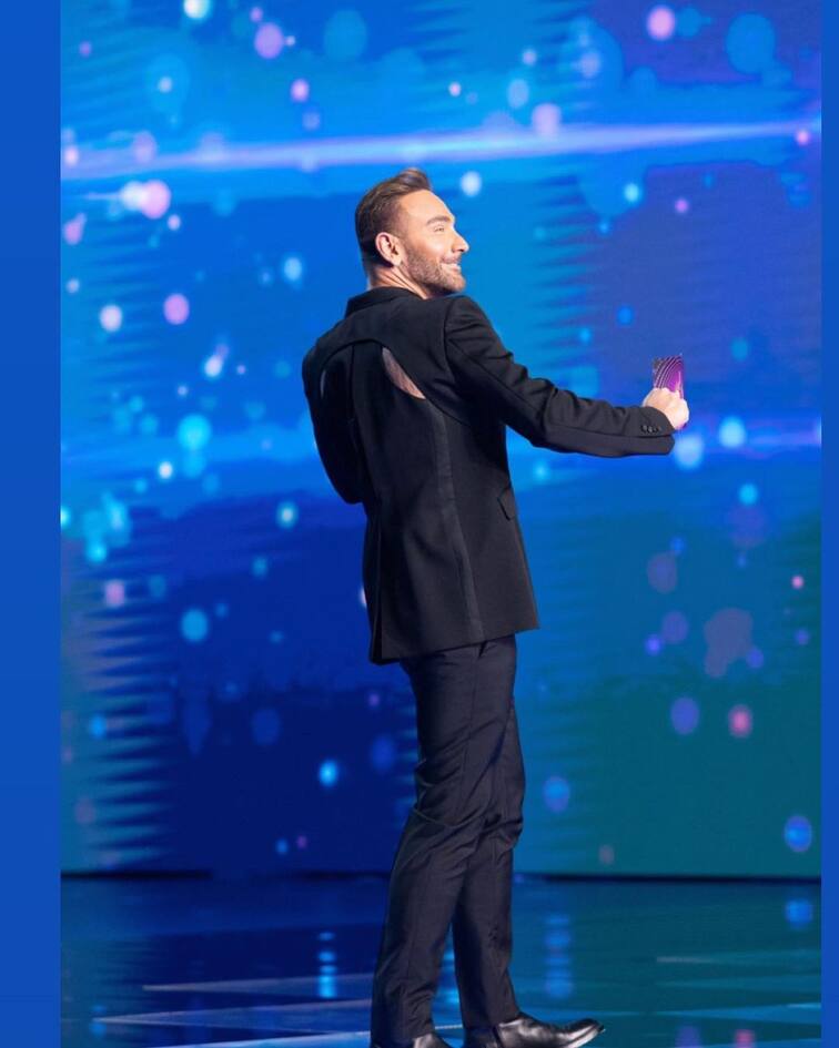 Νίκος Κοκλώνης : O παραδεισένιος  κήπος του ,τα τροπικά φυτά και η πισίνα