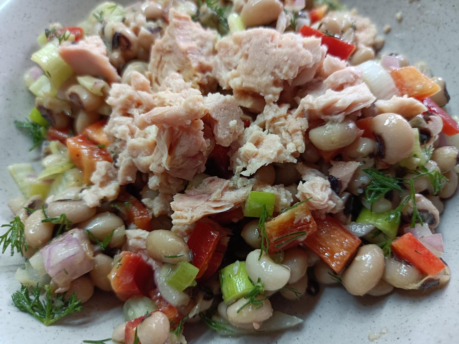 σαλάτα-με-μαυρομάτικα φασόλια-και-τόνο-συνταγή- σαλάτα-με-μαυρομάτικα φασόλια-και-τόνο-συνταγή-