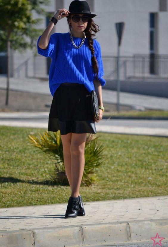 μπλε πουλόβερ-μαύρη μίνι-φούστα-ιδέες-