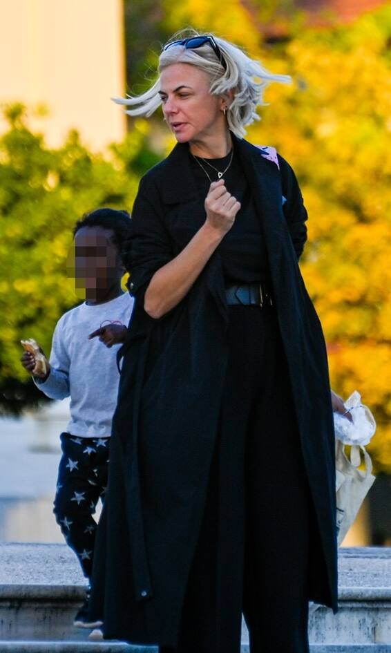 Χριστίνα Κοντοβα  – Ada : Αχώριστες μαμά και κόρη – Η βόλτα τους στο κέντρο της Αθήνας