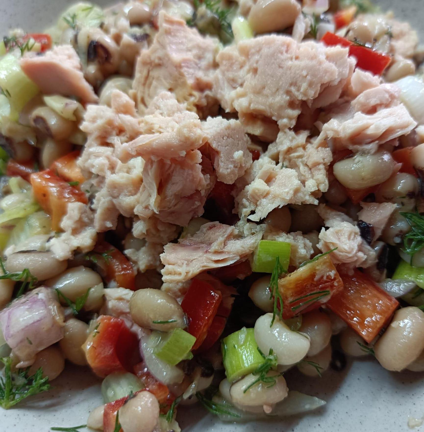 Σαλάτα με μαυρομάτικα και τόνο