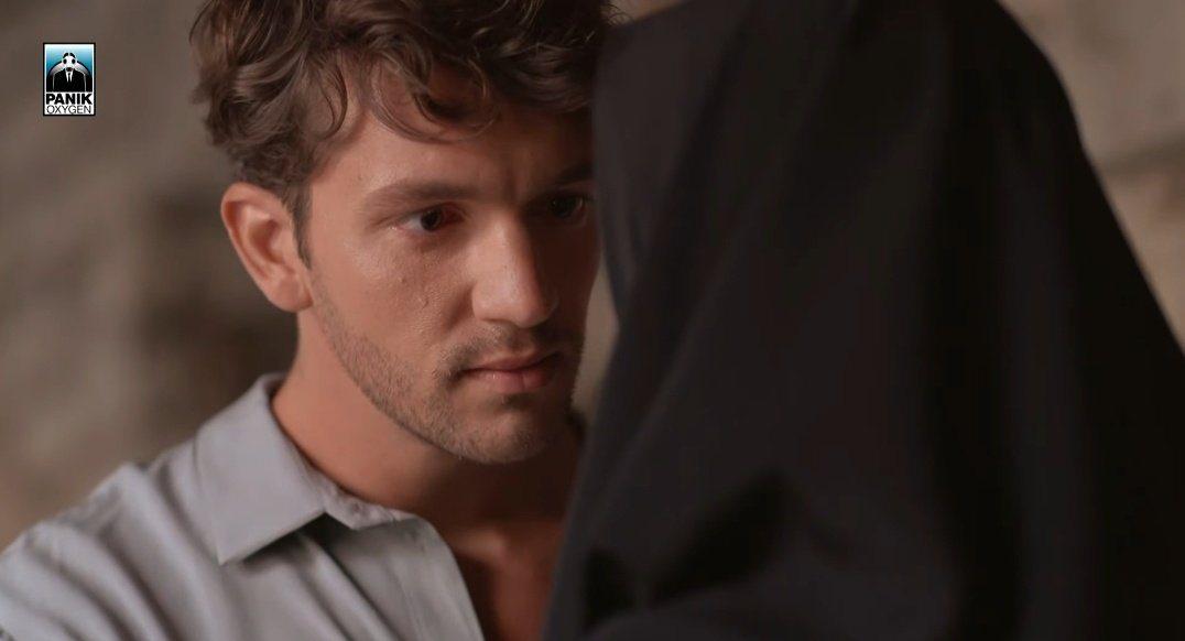 Μαύρο Ρόδο: Η Κασσιανή βλέπει τον Πέτρο με την Ελισάβετ να φιλιούνται