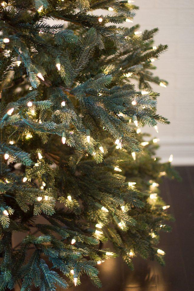 πλήρης οδηγός-στολισμός Χριστουγεννιάτικου δέντρου-πως-να-τοποθετήσετε-σωστά-τις-γιρλάντες-τα-φωτάκια-και-τα-στολίδια-