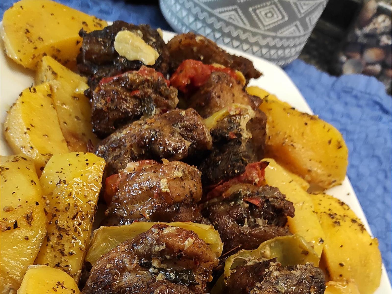 κοντοσούβλι χοιρινό-με-πατάτες-στην-λαδόκολλα-συνταγή-