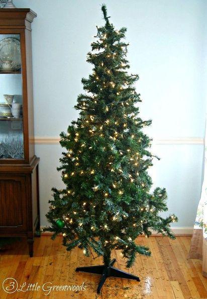 Οδηγός στολισμού για το Χριστουγεννιάτικο δέντρο: Ο σωστός τρόπος να βάλεις τα φωτάκια, στολίδια και γιρλάντες