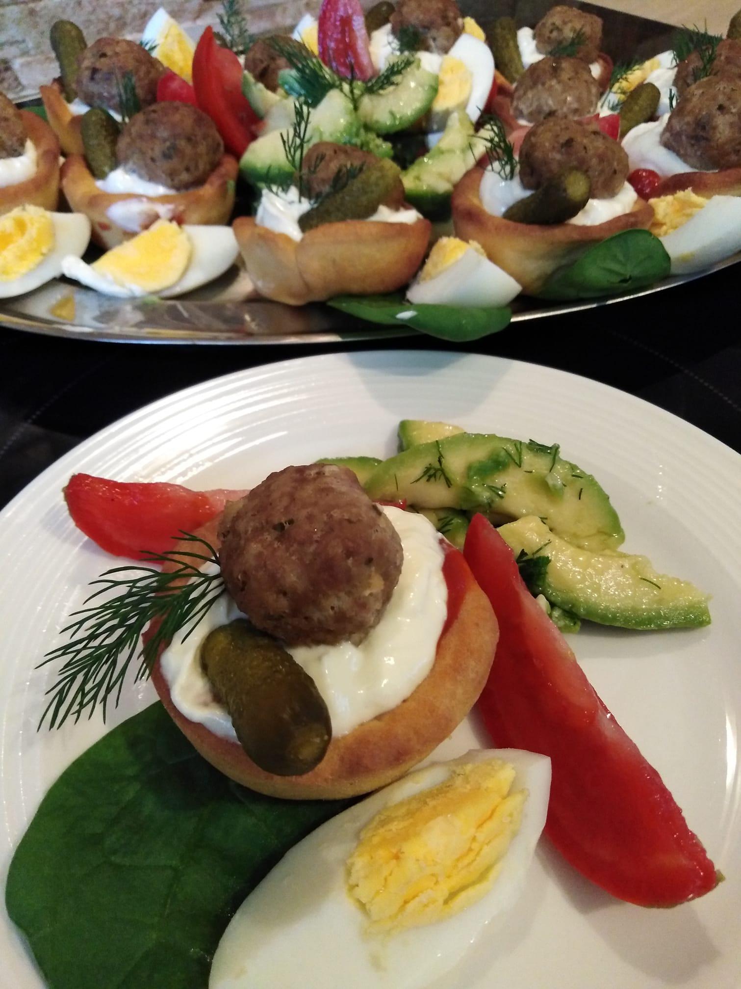 συνταγή-για-αλμυρά-ταρτάκια-με-κεφτεδάκια-