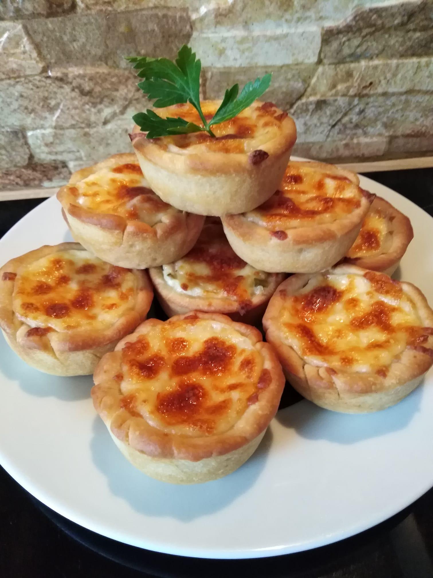 συνταγή-για-αλμυρά-ταρτάκια-με-κεφτεδάκια-