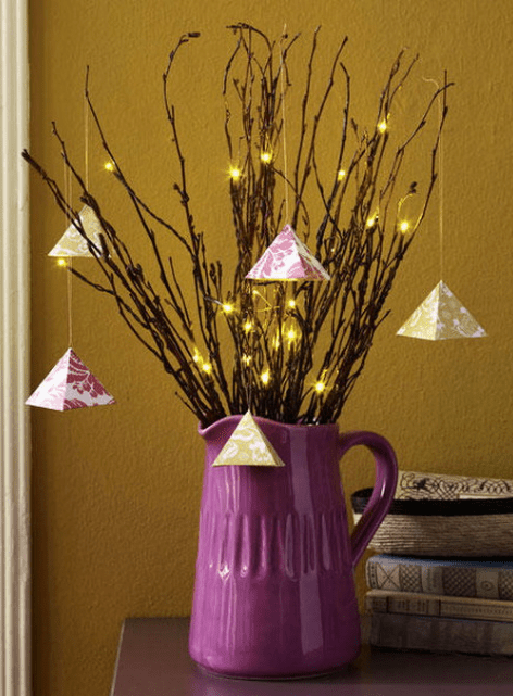 χριστουγεννιάτικο δέντρο-με-κλαδιά-φωτάκια-και-στολίδια-ιδέες-