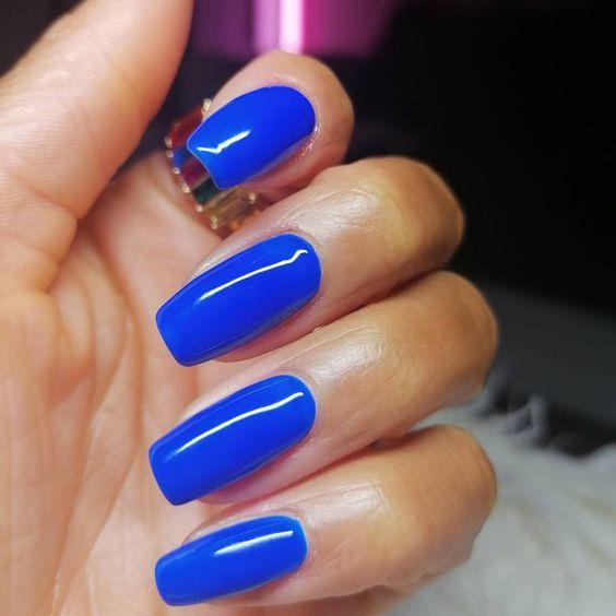 ιδέες-με-μπλε ηλεκτρίκ-νύχια-τάσεις-Χειμώνας 2022-