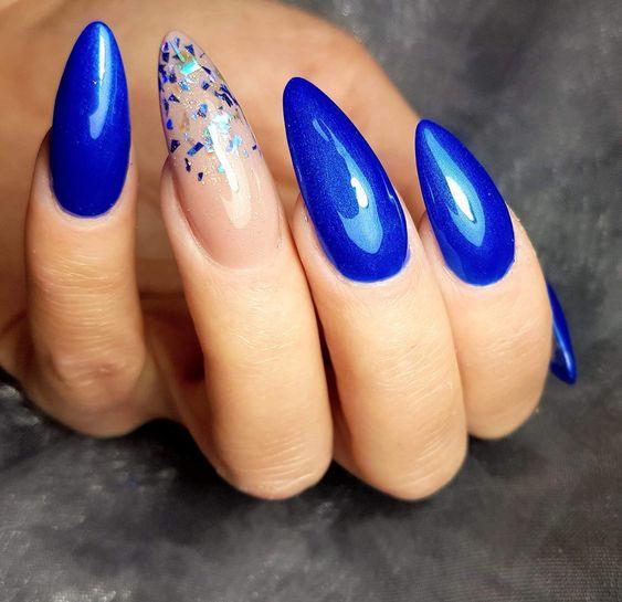 ιδέες-με-μπλε ηλεκτρίκ-νύχια-τάσεις-Χειμώνας 2022-