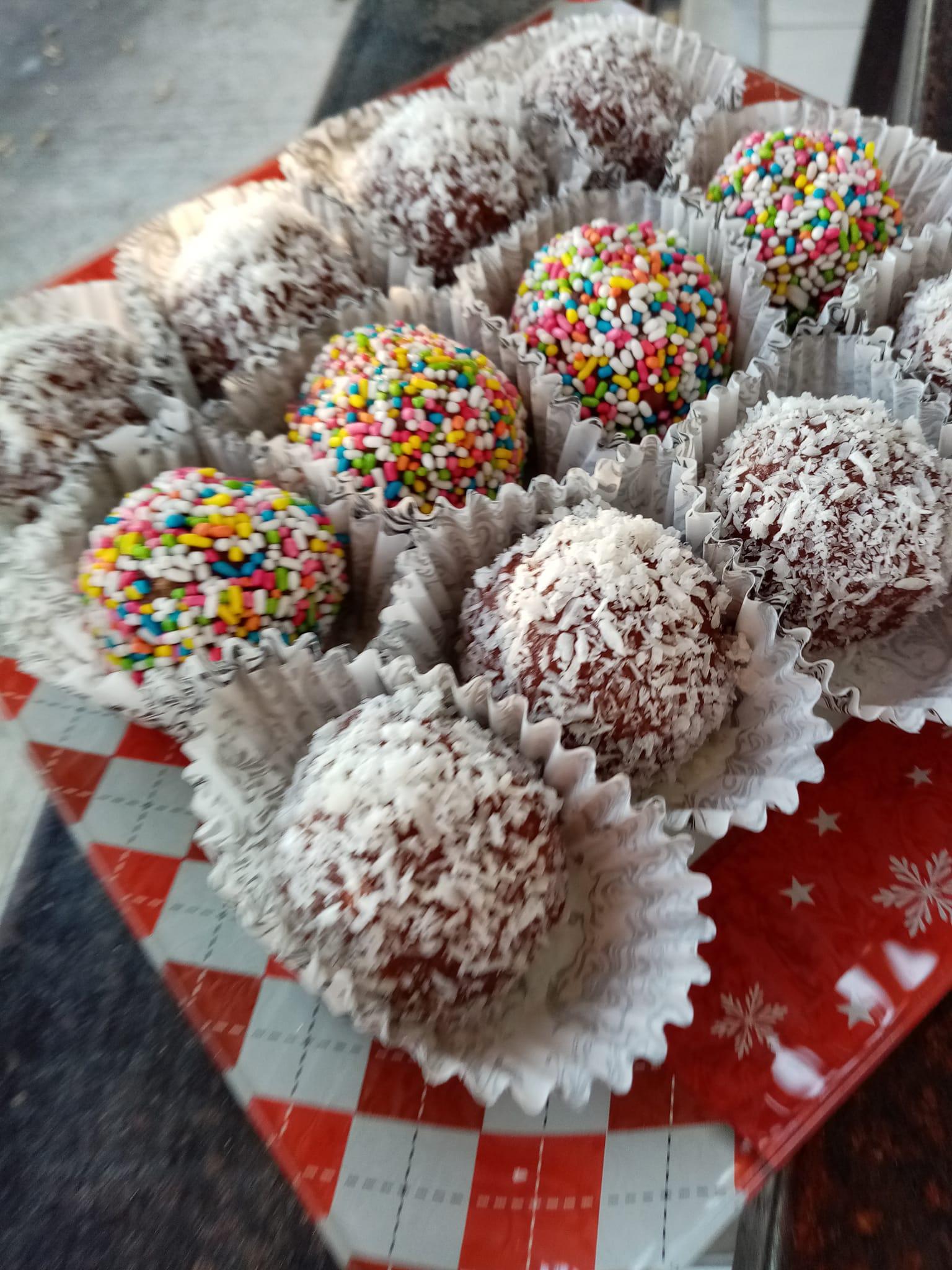 τρουφάκια-για-τα-Χριστούγεννα-συνταγή- τρουφάκια-για-τα-Χριστούγεννα-συνταγή-