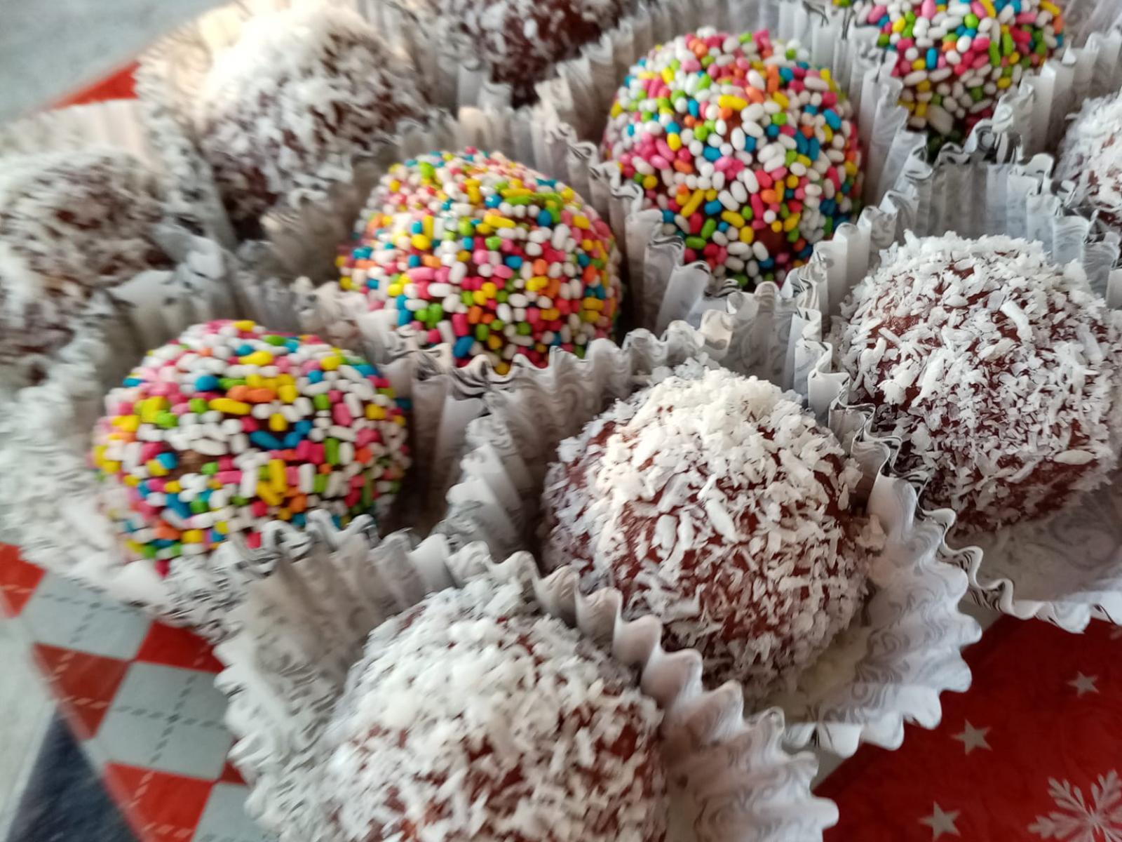 τρουφάκια-για-τα-Χριστούγεννα-συνταγή- τρουφάκια-για-τα-Χριστούγεννα-συνταγή-