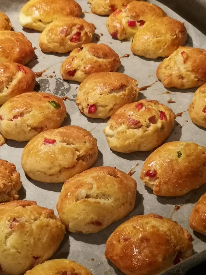 αλμυρά-μπουρεκάκια-με-γεύση-πίτσα-συνταγή- αλμυρά-μπουρεκάκια-με-γεύση-πίτσα-συνταγή-