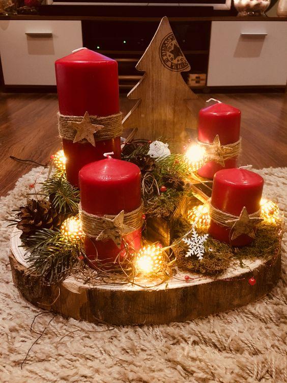 χριστουγεννιάτικα κηροπήγια-σε-ξύλο-με-κόκκινα κεριά-ιδέες-