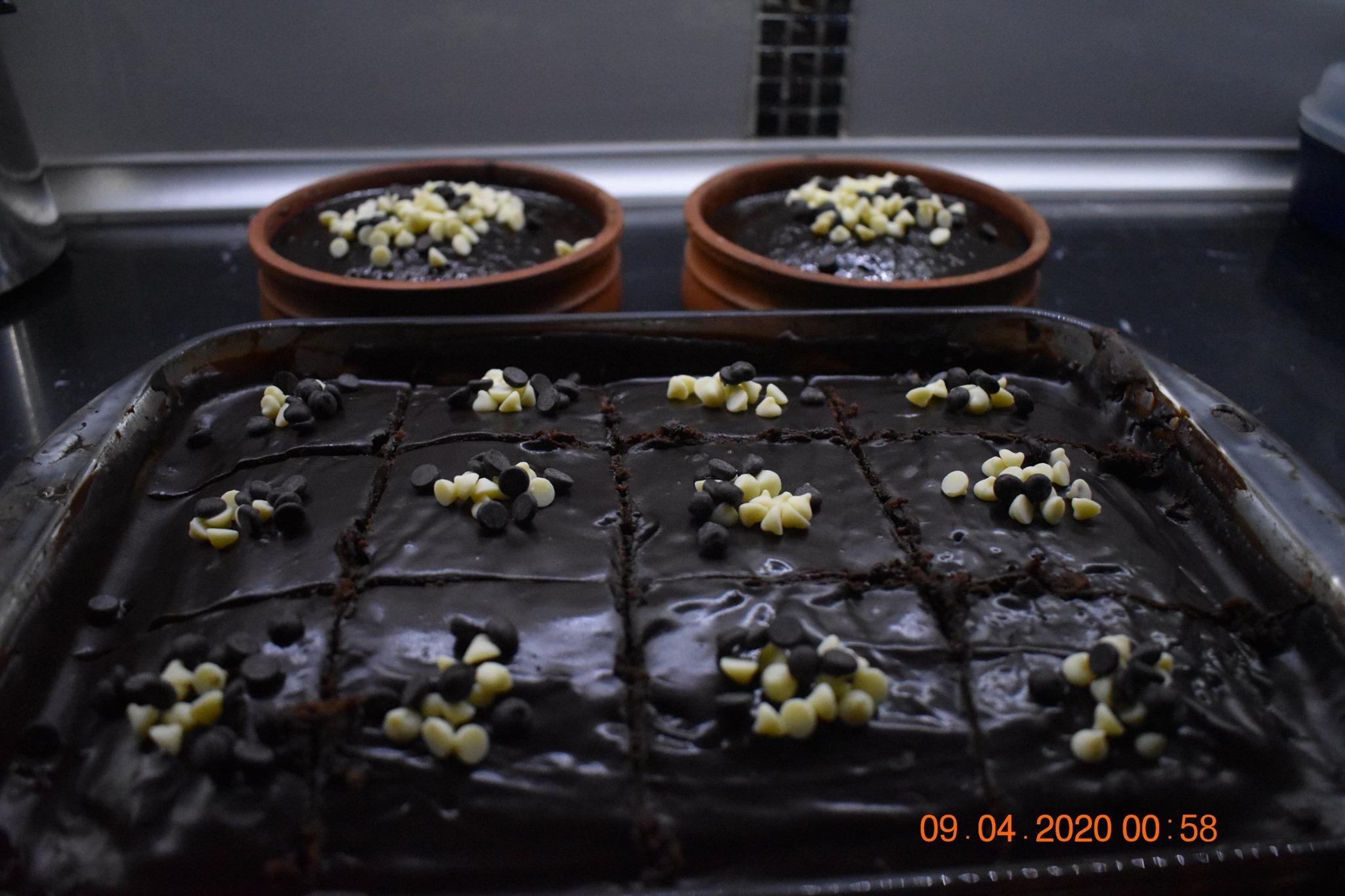 συνταγή-για-σοκολατόπιτα-με-γλάσο-σοκολάτας-