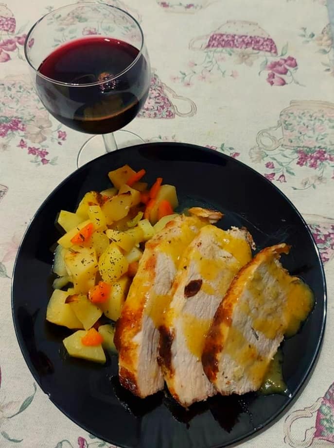 χοιρινό μπούτι-με-μέλι-και-πορτοκάλι-συνταγή-