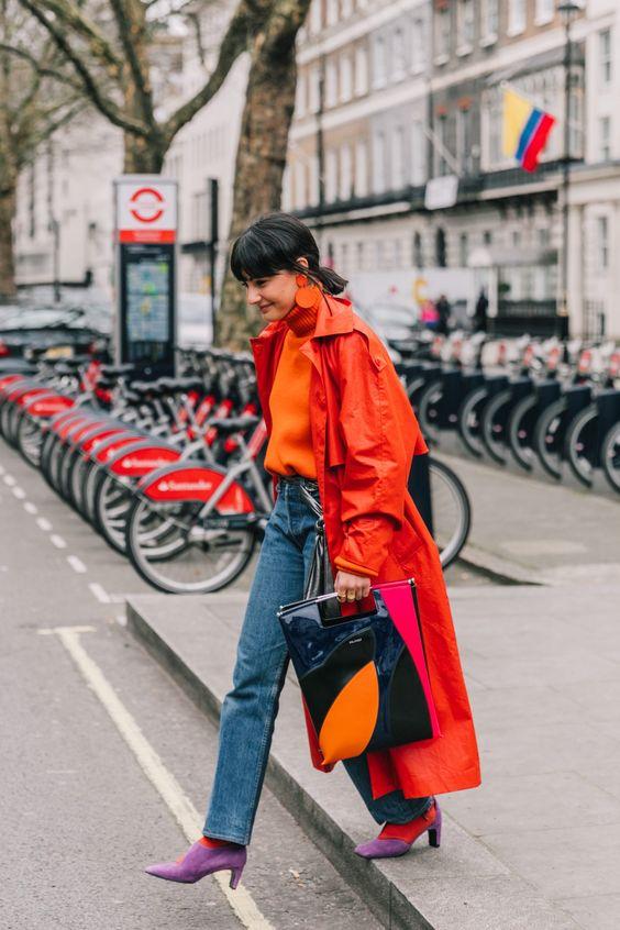 τζιν-παντελόνι-με-πορτοκαλί-καπαρντίνα-ιδέες- τζιν-παντελόνι-με-πορτοκαλί-καπαρντίνα-ιδέες-