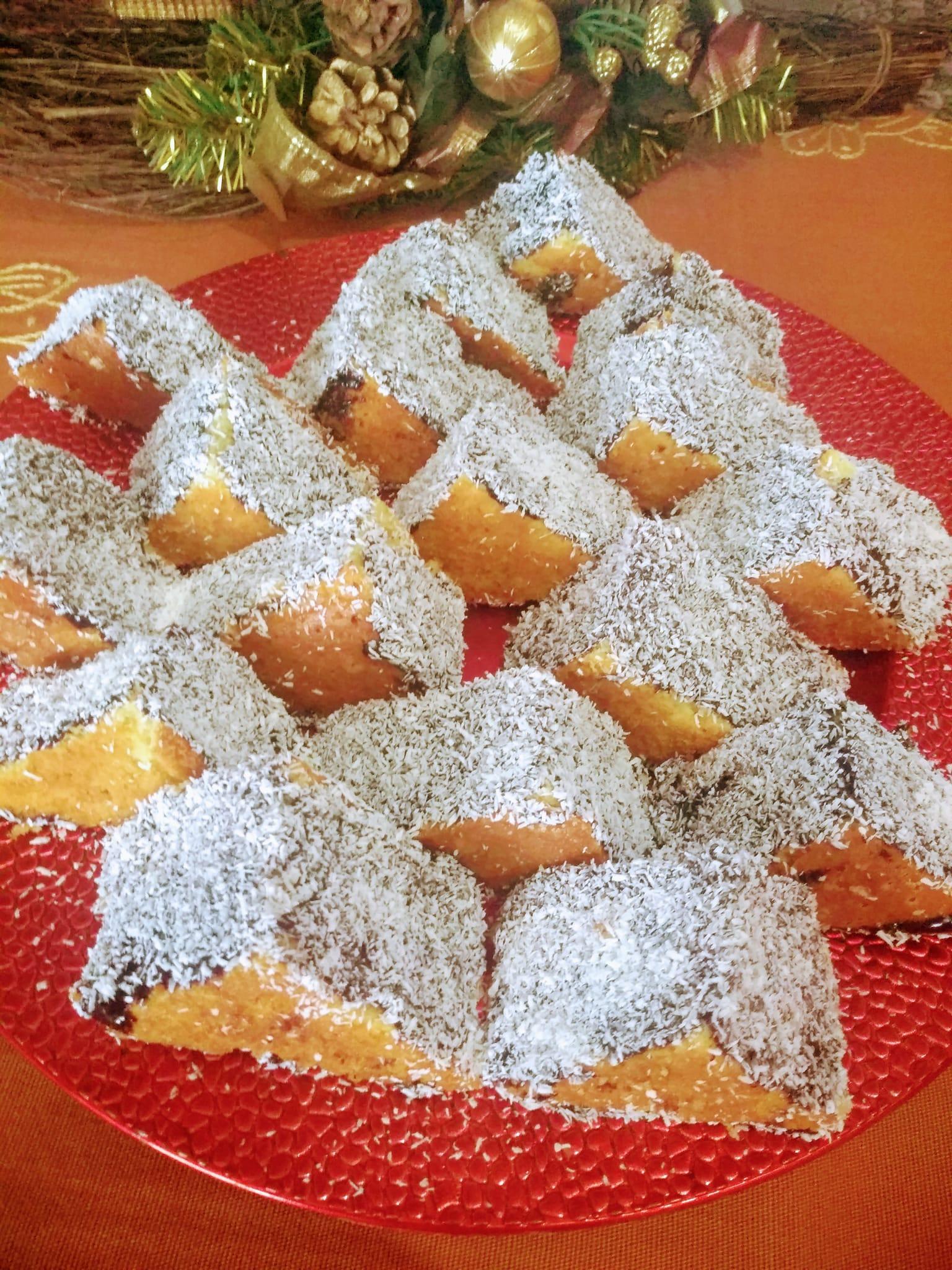 χριστουγεννιάτικο κέικ-σε-τρίγωνα-με-ινδοκάρυδο-και-γλάσο-συνταγή-