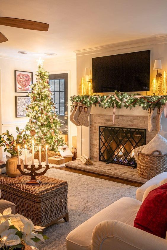 vintage-χριστουγεννιάτικα κηροπήγια-στο-τραπεζάκι-του-σαλονιού-ιδέες- vintage-χριστουγεννιάτικα κηροπήγια-στο-τραπεζάκι-του-σαλονιού-ιδέες-