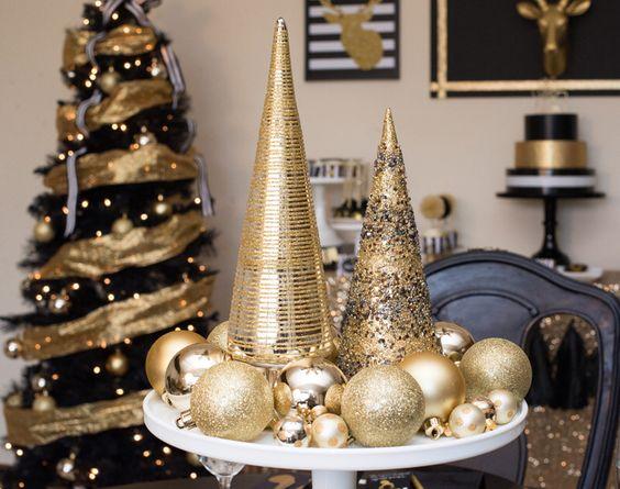 χριστουγεννιάτικος-δίσκος-με-χριστουγεννιάτικες μπάλες-και-χριστουγεννιάτικα διακοσμητικά-σε-χρυσό-ιδέες- χριστουγεννιάτικος-δίσκος-με-χριστουγεννιάτικες μπάλες-και-χριστουγεννιάτικα διακοσμητικά-σε-χρυσό-ιδέες-