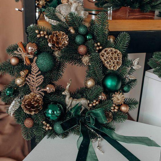 σμαραγδί χριστουγεννιάτικη διακόσμηση-για-το-σπίτι-Χριστούγεννα 2022-ιδέες- σμαραγδί χριστουγεννιάτικη διακόσμηση-για-το-σπίτι-Χριστούγεννα 2022-ιδέες-