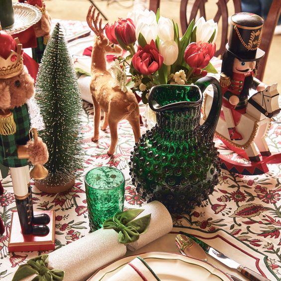 σμαραγδί χριστουγεννιάτικη διακόσμηση-για-το-σπίτι-Χριστούγεννα 2022-ιδέες- σμαραγδί χριστουγεννιάτικη διακόσμηση-για-το-σπίτι-Χριστούγεννα 2022-ιδέες-