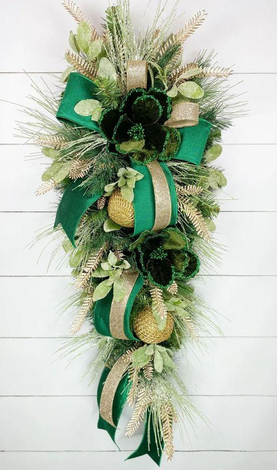 σμαραγδί χριστουγεννιάτικη διακόσμηση-για-το-σπίτι-Χριστούγεννα 2022-ιδέες- σμαραγδί χριστουγεννιάτικη διακόσμηση-για-το-σπίτι-Χριστούγεννα 2022-ιδέες-