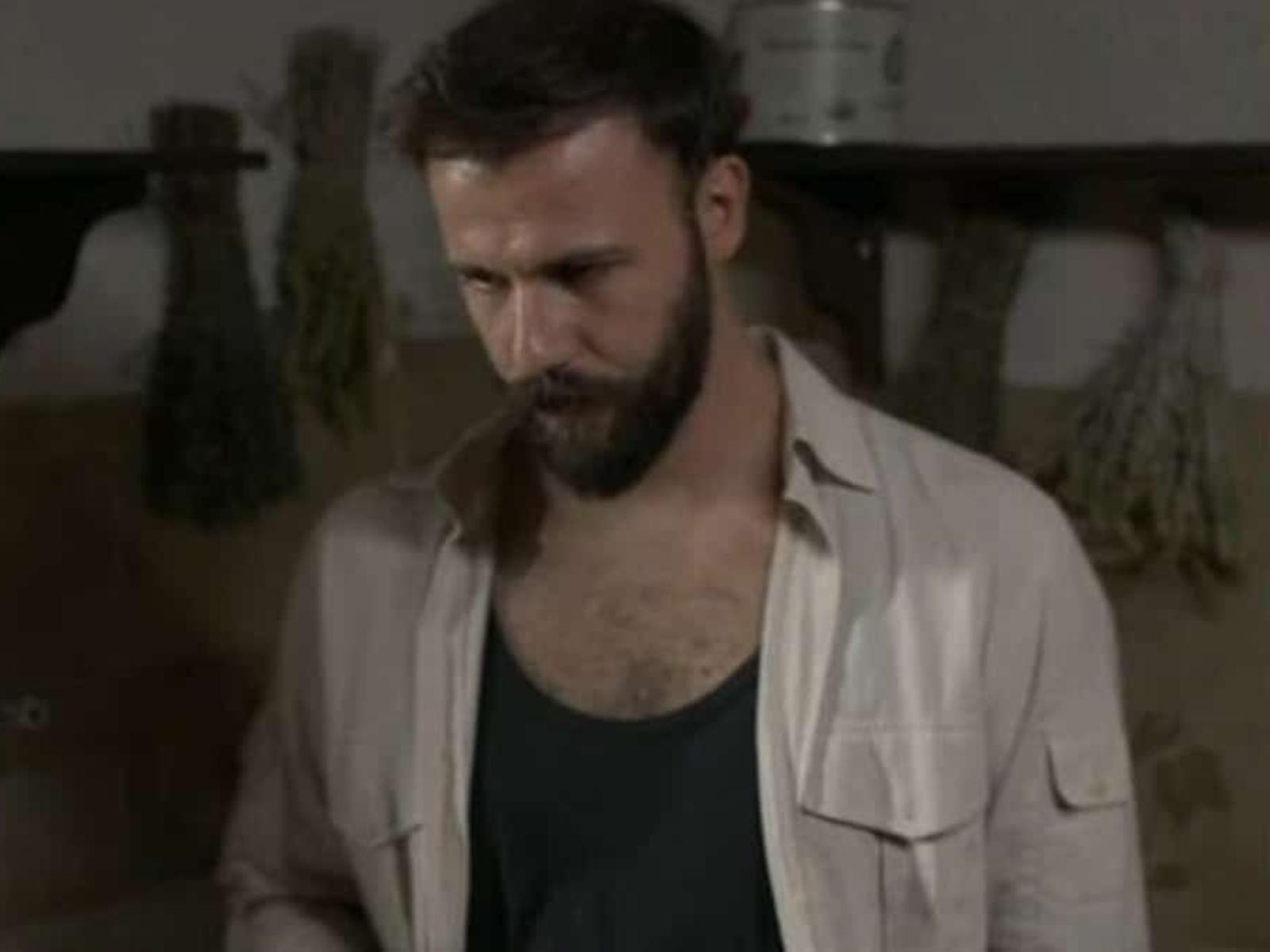 Μαύρο Ρόδο: Η ταυτότητα που βρίσκει ο Σαράντος στην Παλιόβρυση ανοίγει τον ασκό του Αιόλου