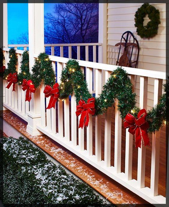 ιδέες-για-χριστουγεννιάτικη διακόσμηση-στην-αυλή-στο-μπαλκόνι-στη-βεράντα-Χριστούγεννα 2022-