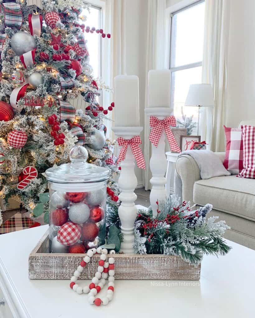 Ιδέες Χριστουγεννιάτικης διακόσμησης 2022 για το τραπεζάκι του σαλονιού