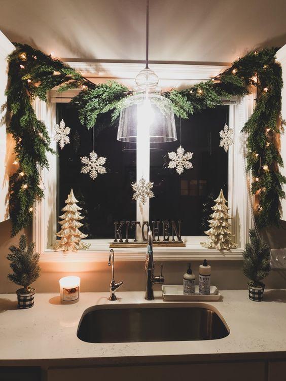 ιδέες-για-χριστουγεννιάτικη διακόσμηση-σε-παράθυρα-και-μπαλκονόπορτες-Χριστούγεννα 2022- ιδέες-για-χριστουγεννιάτικη διακόσμηση-σε-παράθυρα-και-μπαλκονόπορτες-Χριστούγεννα 2022-