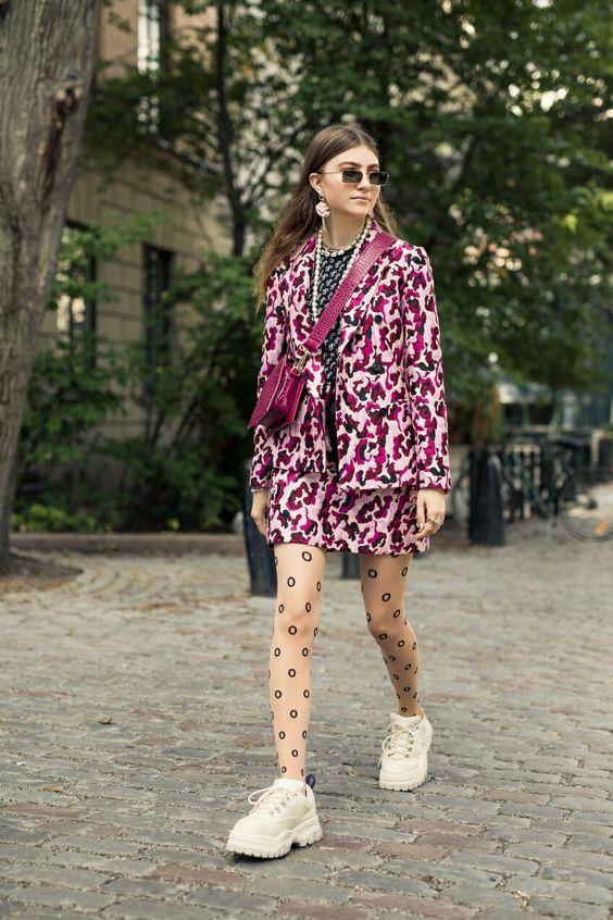 ροζ-animal print-σακάκι-με-μίνι φούστα-ιδέες-
