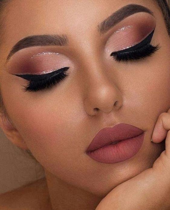 eye liner-με-γκλίτερ-σε-γήινο smokey eye-ιδέες-